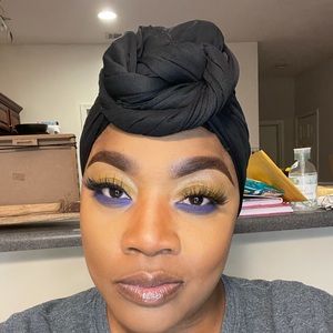 Meet your Posher, Sharonnia